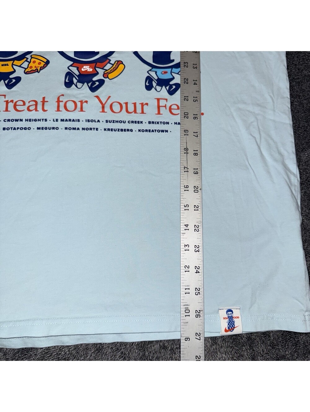 Nike Sportswear Sneaks & Snacks T-Shirt Size large - Picture 4 of 6